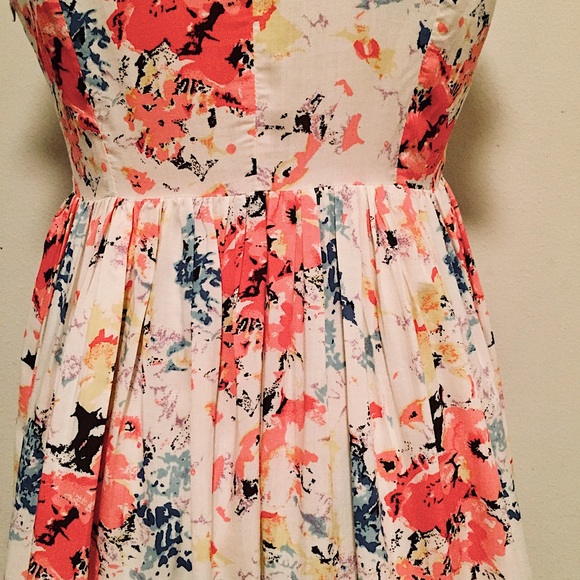 Plastic Island Daytime Floral Dress - Picture 12 of 16